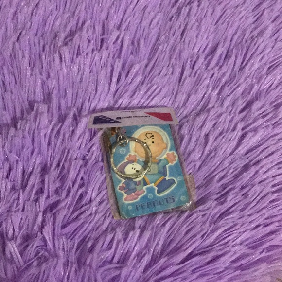 Peanuts and snoopy keychain made in Korea 2000 - Picture 3 of 3